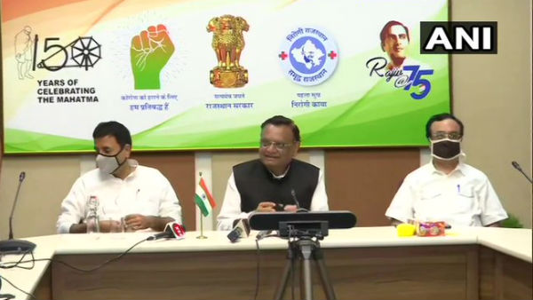 सरकार पर किसी भी तरह का खतरा नहीं सरकार पर किसी भी तरह का खतरा नहीं