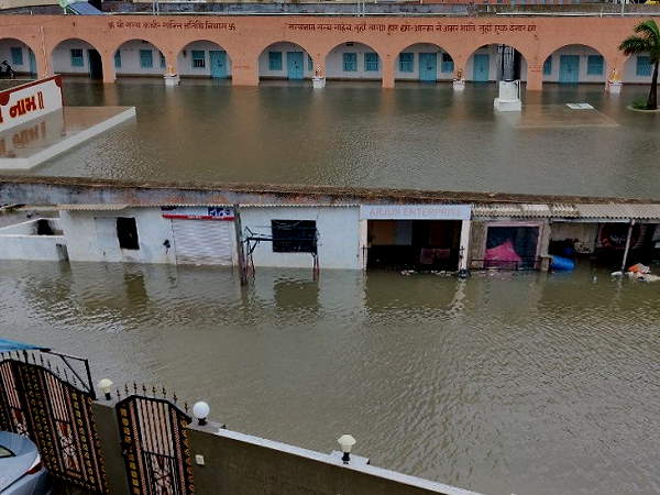 लगातार चौथे दिन बारिश होती रही लगातार चौथे दिन बारिश होती रही