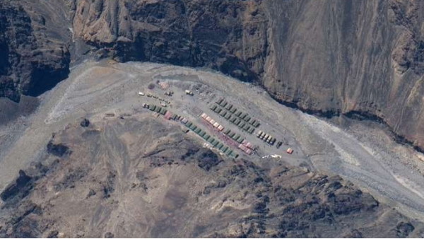 गलवान नदी में आई बाढ़ गलवान नदी में आई बाढ़