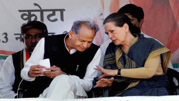 बहुमत है तो इतना परेशान क्यों हैं मुख्यमंत्री ?