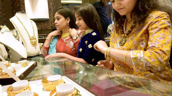 चांदी वायदा 0.25% बढ़कर 51,217 रुपये प्रति किलोग्राम हो गईं