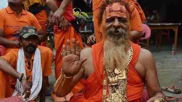 कितना सोना था बाबा के पास, सुरक्षा में रहते थे कितने लोग