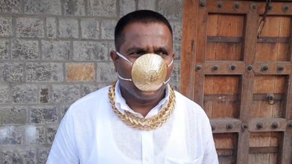 ढेर सारा सोना पहनते हैं शंकर कुराडे