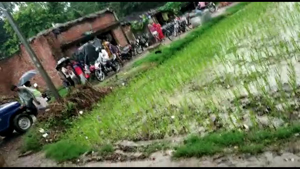 man died due to wall collapse by heavy rain in gonda