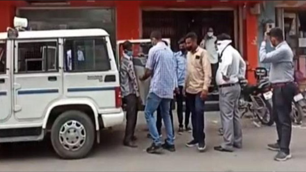 दो संदूकों में पैक थे पुराने नोट