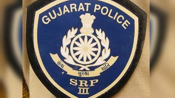  गुजरात पुलिस अधिकारियों से किया सम्पर्क