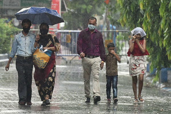 यूपी और पूर्वोत्तर में भारी बारिश यूपी और पूर्वोत्तर में भारी बारिश