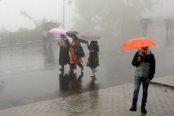 तटीय इलाकों में गरज के साथ बारिश तटीय इलाकों में गरज के साथ बारिश