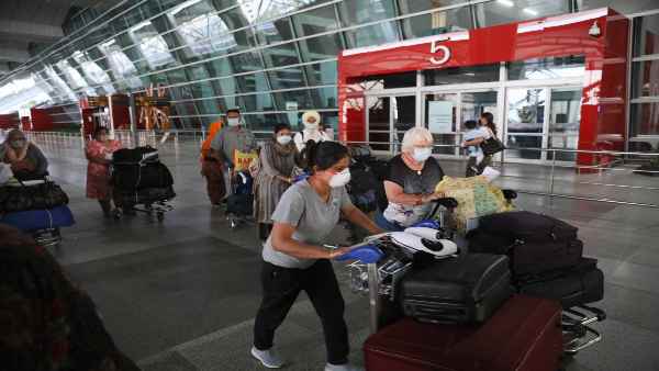 ट्रंप के आदेश से भारत में फंस गए कई लोग