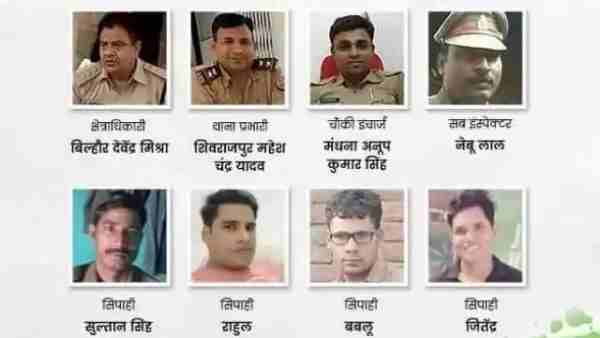 आठ पुलिसकर्मी हुए शहीद