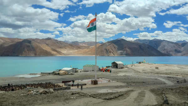 10,000 छात्रों को छोड़ना पड़ता है घर 10,000 छात्रों को छोड़ना पड़ता है घर