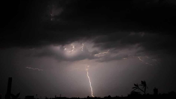 बिजली ने 11 लोगों की जान ली