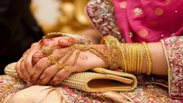  पहले 28 फिर एक को शादी