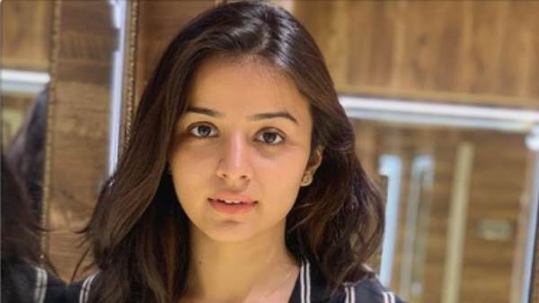 'कोरोना ने बांट दिया है'