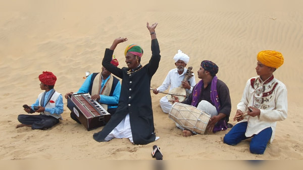 आजीविका के लिए संघर्ष कर रहे मांगणियार लोक कलाकार आजीविका के लिए संघर्ष कर रहे मांगणियार लोक कलाकार