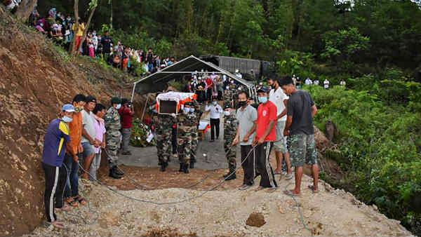 चीन की पीएलए देती है ट्रेनिंग 