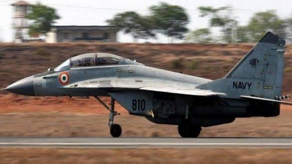 आईएनएस विक्रमादित्य हिंद महासागर में कर रहा है निगरानी