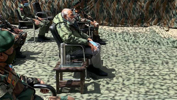 PM मोदी ने इंस्टाग्राम पर पोस्ट की लद्दाख यात्रा की तस्वीर PM मोदी ने इंस्टाग्राम पर पोस्ट की लद्दाख यात्रा की तस्वीर