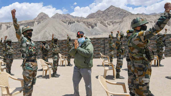 पीएम मोदी के लेह दौरे के बाद हुईं मीटिंग्‍स 