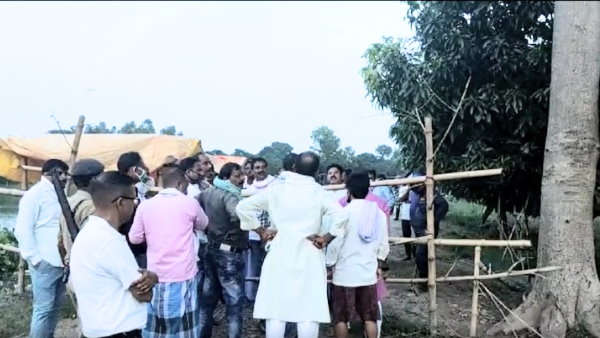 जवान ने हवाई फायरिंग कर दी