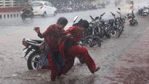 उमस और भीषण गर्मी से मिली लोगों को निजात