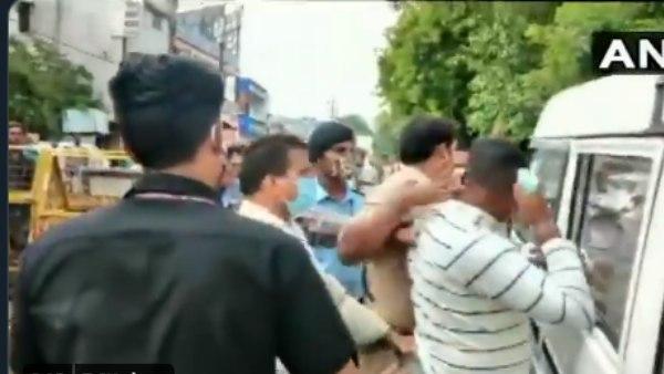 मीडिया के सामने चिल्लाया-मैं विकास दुबे हूं कानपुर वाला...।