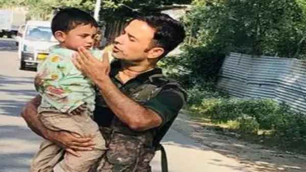 सीआरपीएफ के इस जवान ने बच्‍चे की बचाई जान 