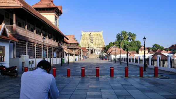 नाग करते हैं रक्षा नाग करते हैं रक्षा