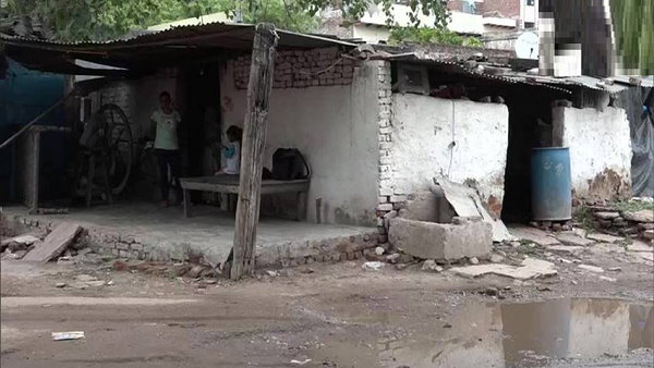 यूं घर-खर्च चलना मुश्किल हो गया