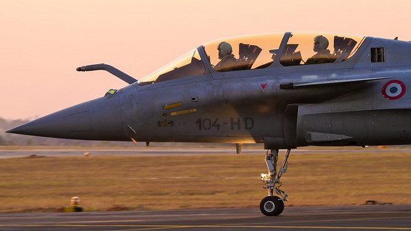 ट्रेनिंग फ्रांस के मोंट-डे-मार्सन एयरबेस पर हुई