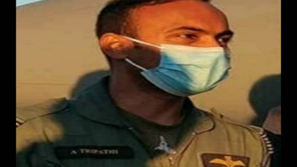 पापा बोले- 1 विमान में हमारा ही बेटा सवार है