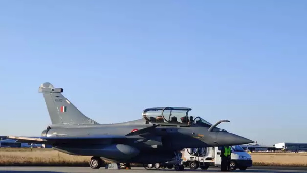 भारतीय जांबाज पायलट राफेल को ला रहे भारत