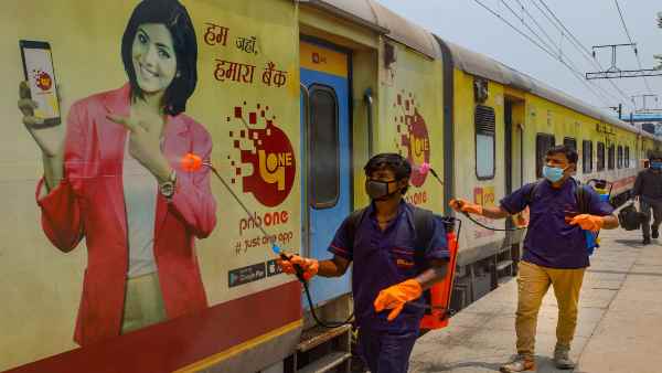 नरे सिरे से बन रही है ट्रेनों की समयसारणी