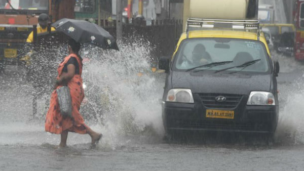 लोगों को समंदर किनारे जाने से रोका गया लोगों को समंदर किनारे जाने से रोका गया
