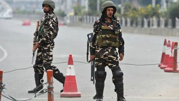 भारत में घुसा आतंकियों का एक गुट भारत में घुसा आतंकियों का एक गुट