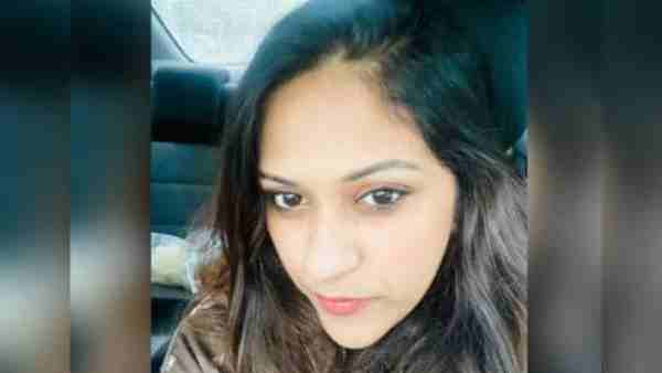 गले में पड़ा था साड़ी का फंदा