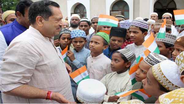 क्षेत्रीय भाषाओं और भारतीय मूल्यों को महत्त्व