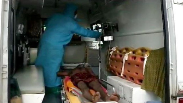 20 लोगों ने पिया सैनिटाइजर 20 लोगों ने पिया सैनिटाइजर