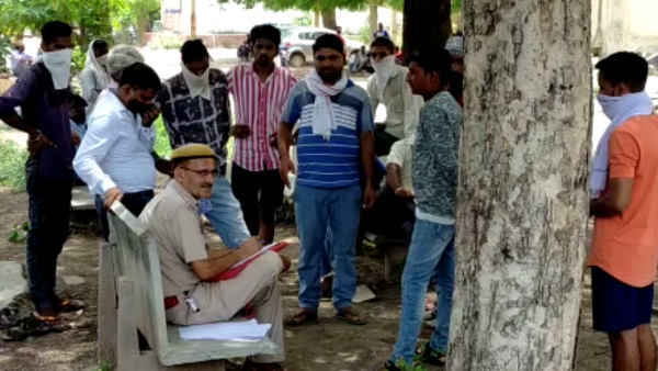 ग्रामीणों ने सांप को मार डाला