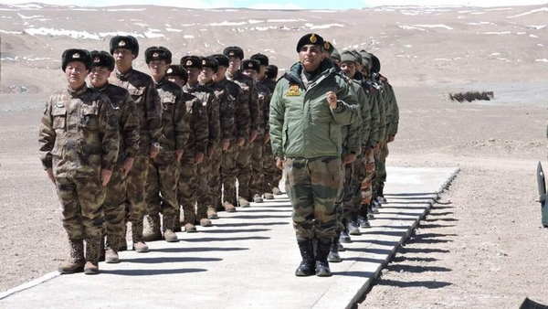 जमा है चीनी सेना