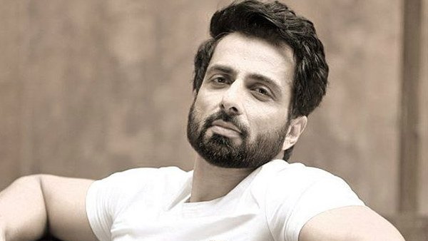 सब्जी बेचने को मजबूर लड़की को दिलाई जॉब