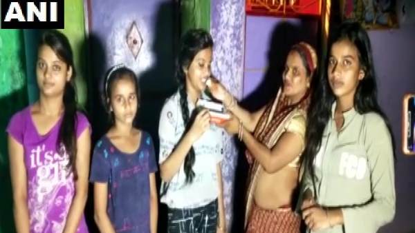 मधु की मां- बड़ी मुश्किल से पढ़ाया