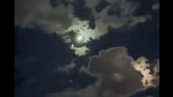 आसमान का नजारा देख डरे लोग