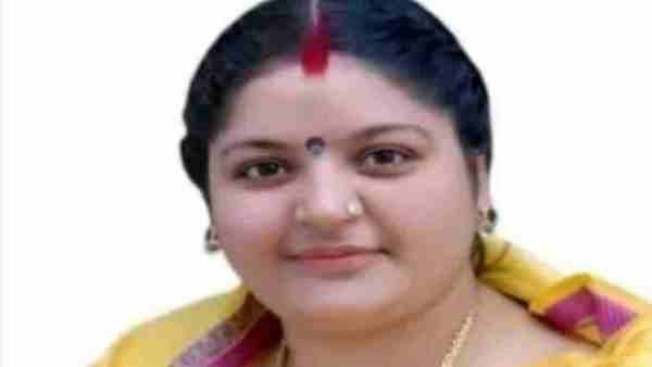 दिव्या अवस्थी ने दी सुपारी