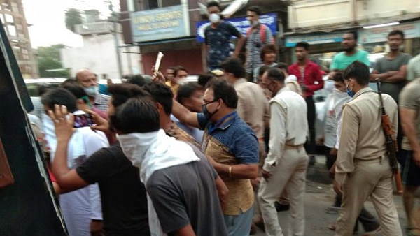 Meerut police van hits a man on the road, public beaten the driver Meerut police van hits a man on the road, public beaten the driver