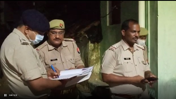 कई मुकदमे दर्ज थे, पैरोल पर आया था