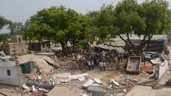 विकास के सामने किसी को सिर उठाने की इजाजत नहीं थी