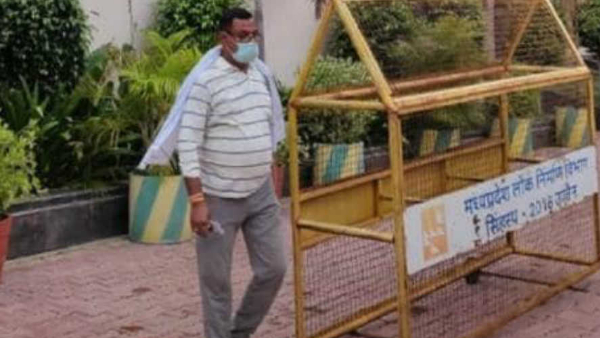 विकास दुबे के गांव में कैसा है माहौल