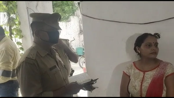 लखनउू के वकील की है ये कार? लखनउू के वकील की है ये कार?