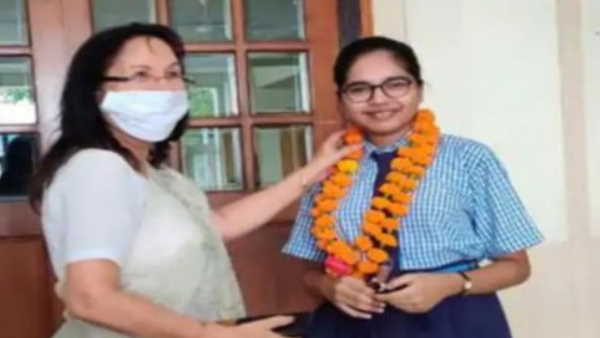 दिव्यांशी को मिले 600 में से 600